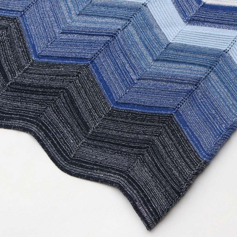 Elegant blue sleeveless dress with round neckline and medium-length wavy stripes in high-quality knit fabric