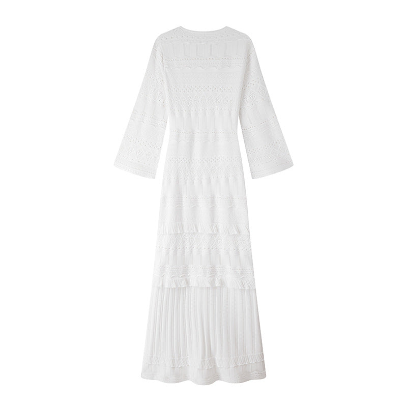 Elegant dress with round neckline, long sleeves, and drawstrings, made from high-quality beach knit fabric