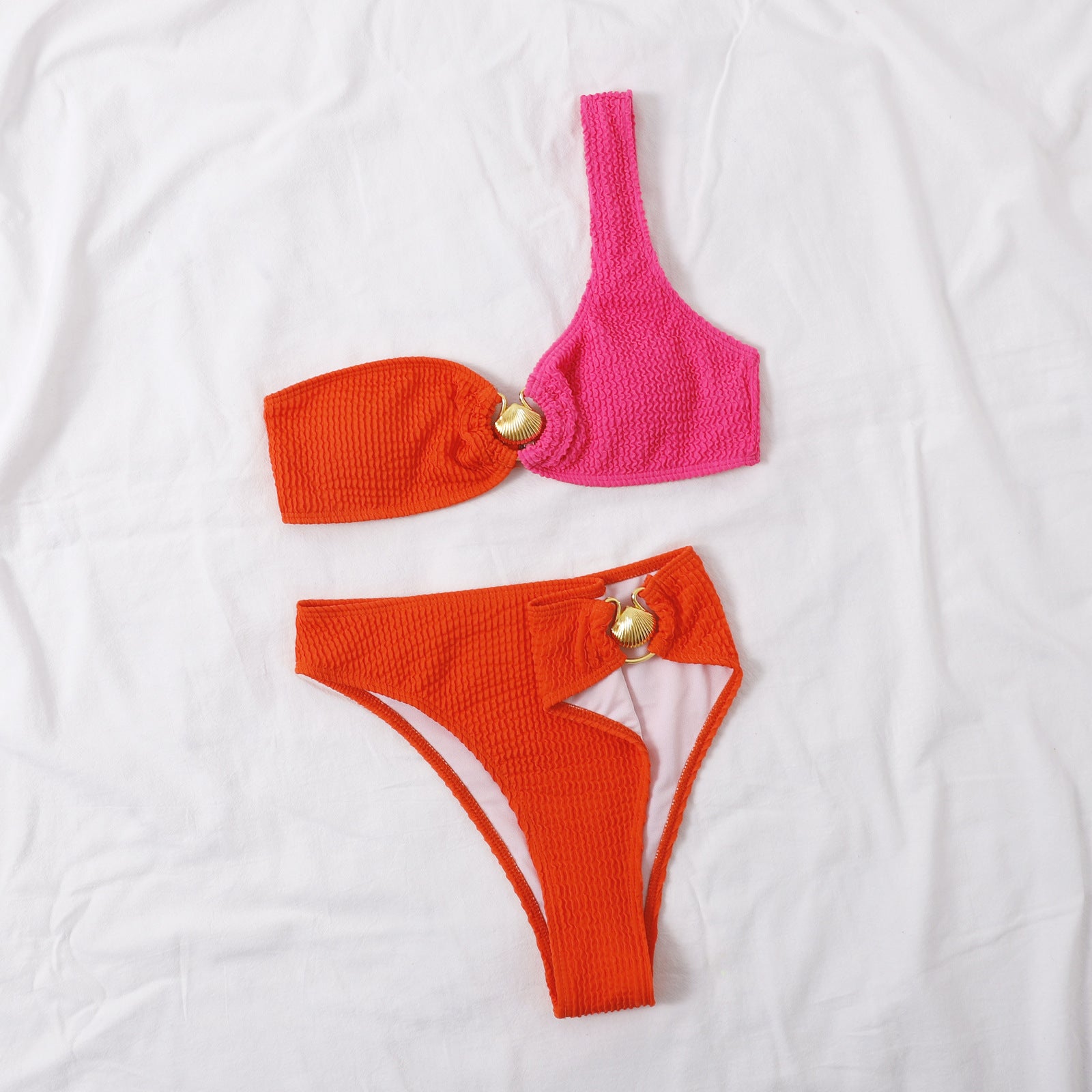 Contrasting color swimsuit bikini set
