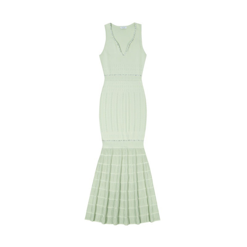 Elegant sleeveless V-neck dress with bead embroidery and high-quality fishtail hem