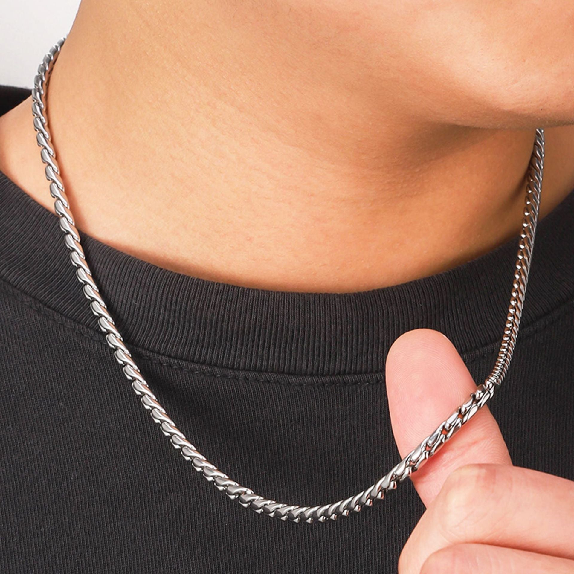 Cross border stainless steel Cuban chain necklace hot selling in Europe and America, fashionable and versatile, personalized and non fading men's titanium steel necklace