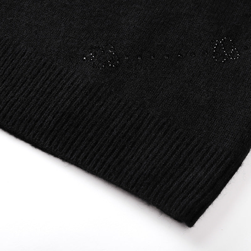 Elegant wool sweater with rhinestone print, round neckline, long sleeves, and buttons