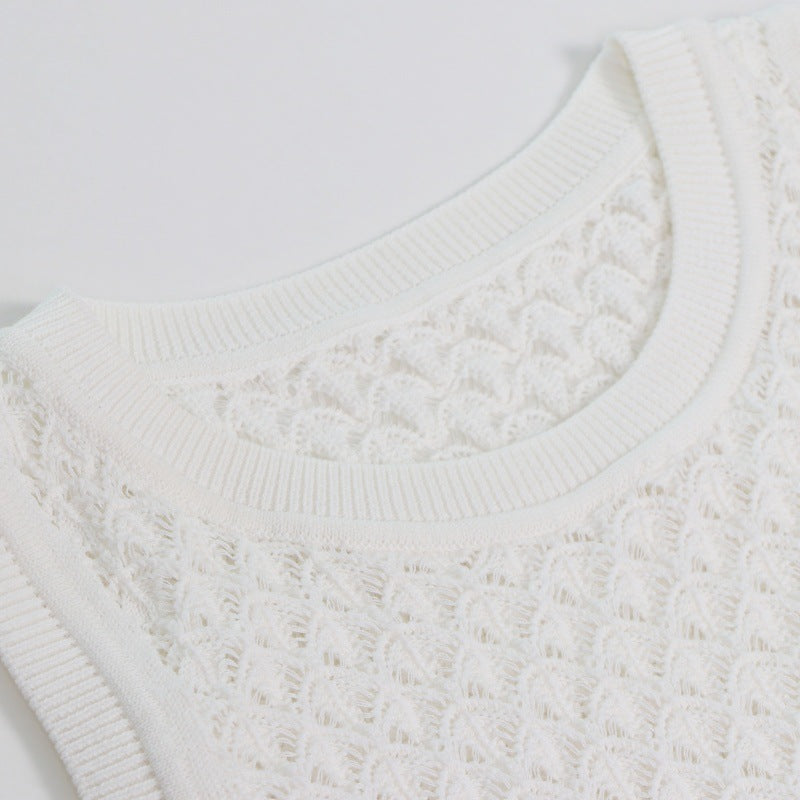 Elegant set of white lace blouse with round neckline, sleeveless, and high-quality high-waisted knit skirt