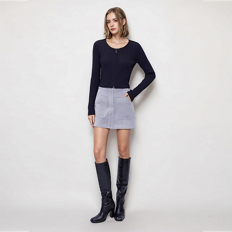 Elegant and sophisticated jacket with round collar, long sleeves, double zipper, and high-quality cotton knit fabric