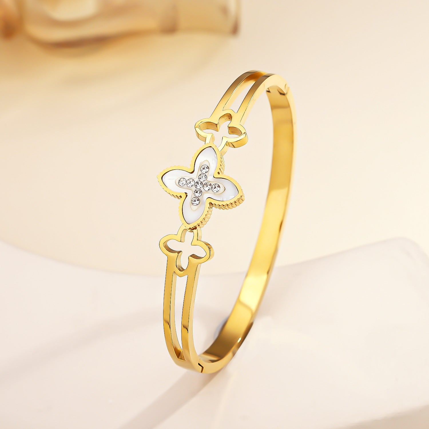 Titanium steel four leaf flower bracelet cross-border hot selling women's diamond inlaid colorful bracelet plated 18K gold fashionable stainless steel bracelet