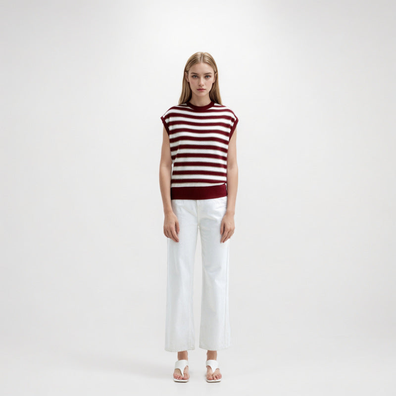 Stylish sleeveless pullover with a round neckline and stripes in high-quality wool knit