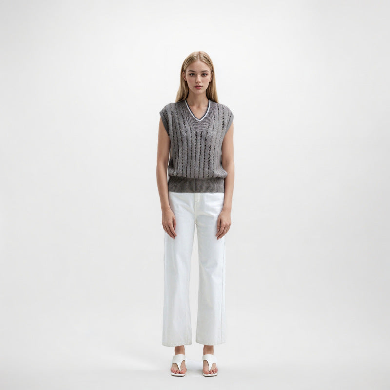 Elegant, high-quality sleeveless linen knit pullover with V-neckline