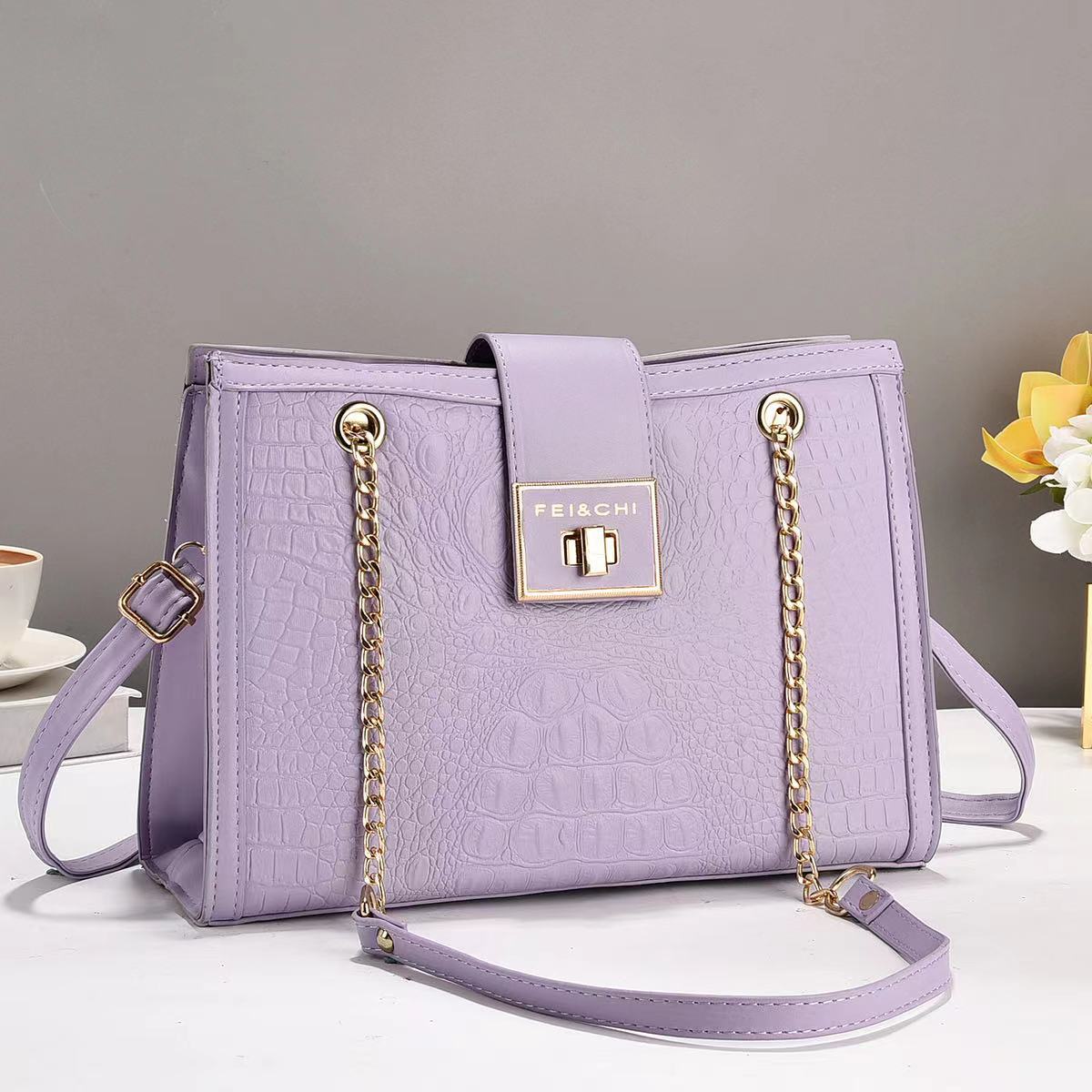 Cross border large bag 2024 new trend, large capacity embossed crocodile pattern single shoulder handbag, simple tote bag for women