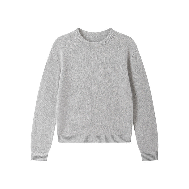 Stylish pullover with oversized round neckline, soft and cozy, made from high-quality wool and raccoon fur