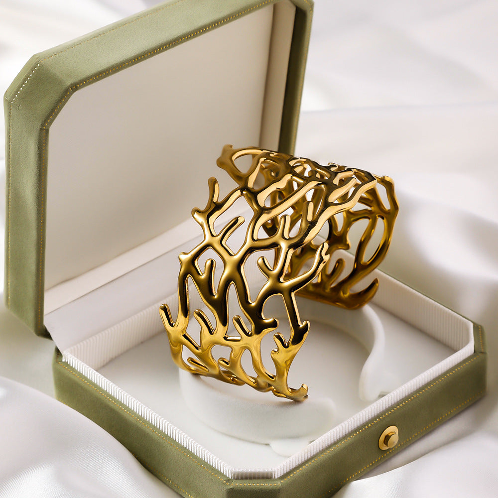 Stainless steel open hydraulic bracelet, European and American women's fashionable arm ring plated with 18K real gold, cross-border hot selling titanium steel bracelet