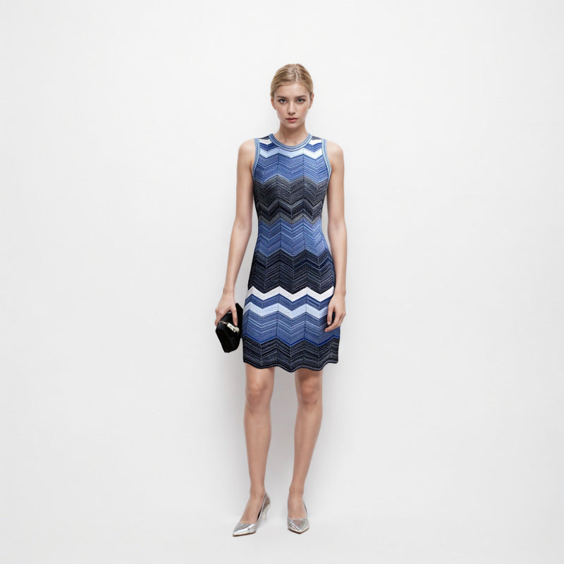 Elegant blue sleeveless dress with round neckline and medium-length wavy stripes in high-quality knit fabric