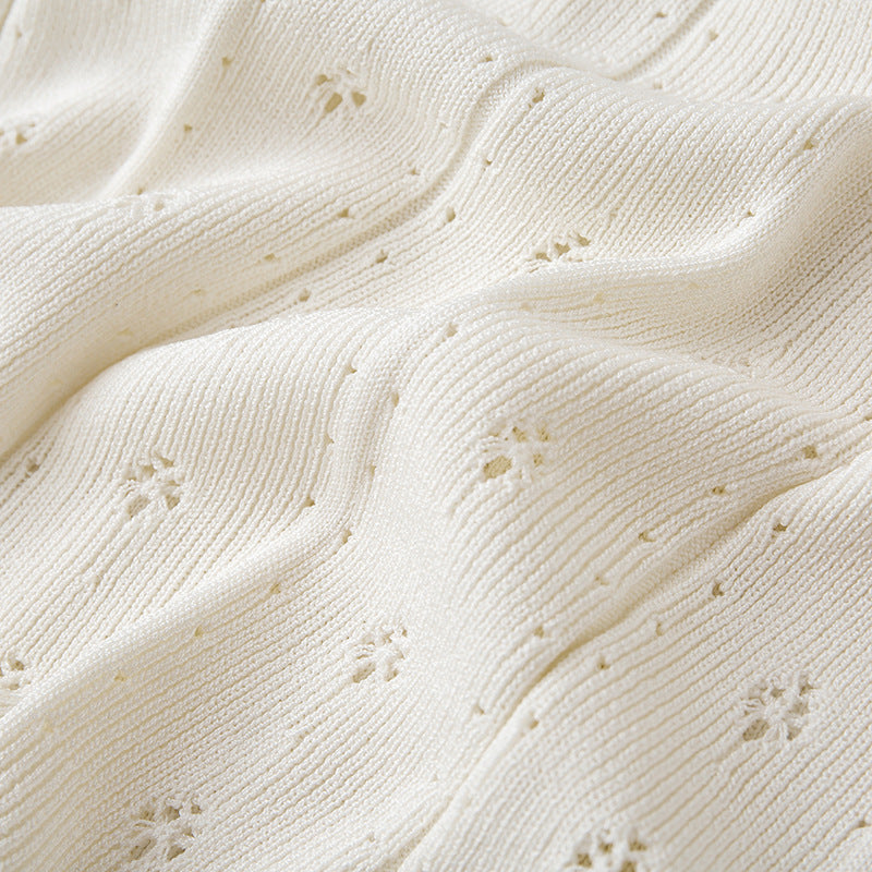 White dress with round neckline, sleeveless, pleated skirt with bead embroidery, high-quality knit fabric