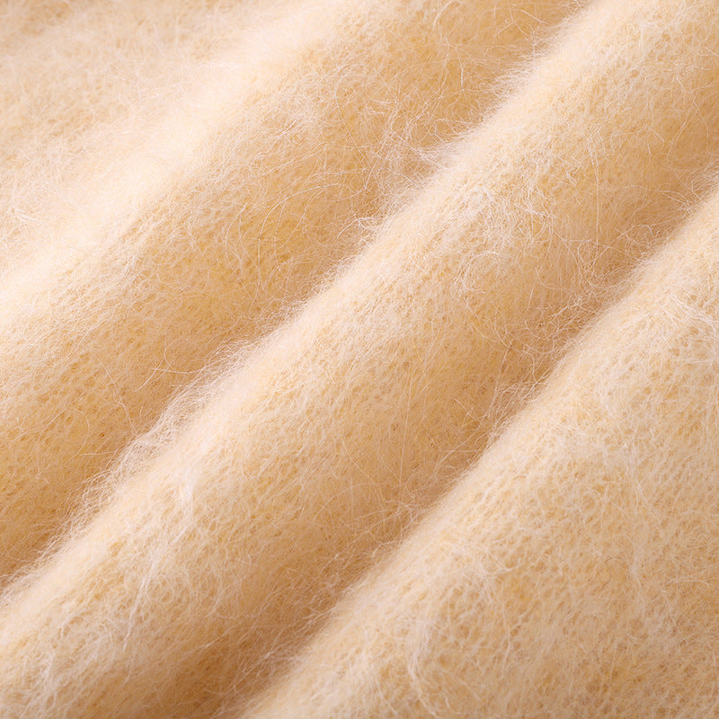 Elegant sweater with round neck, long sleeves, alpaca wool, and extremely high-quality long hair