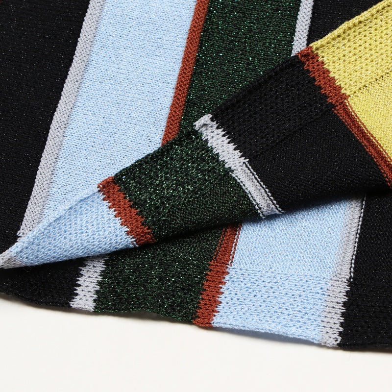 Elegant striped knit dress with a round neckline, sleeveless, with high-quality gold and silver threads