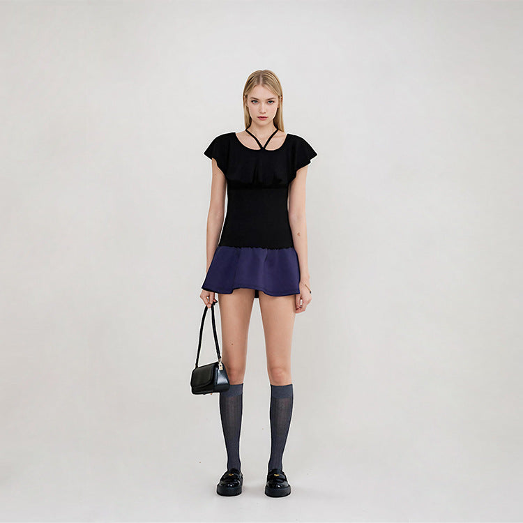 High-quality knit blouse with halter neckline and ruffles