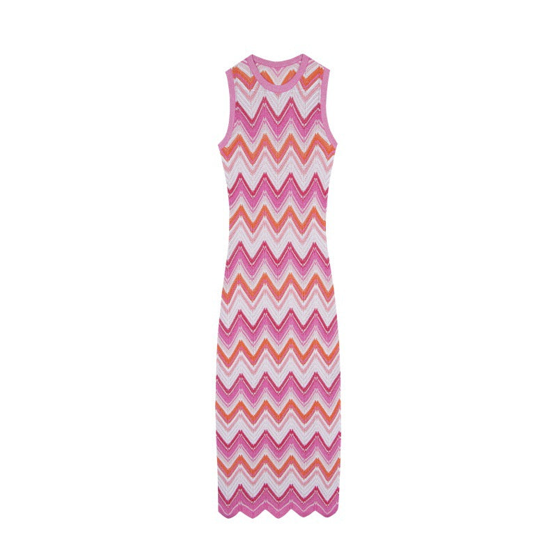 Elegant midi knit dress with round neckline and short sleeves, featuring wavy stripes, high quality