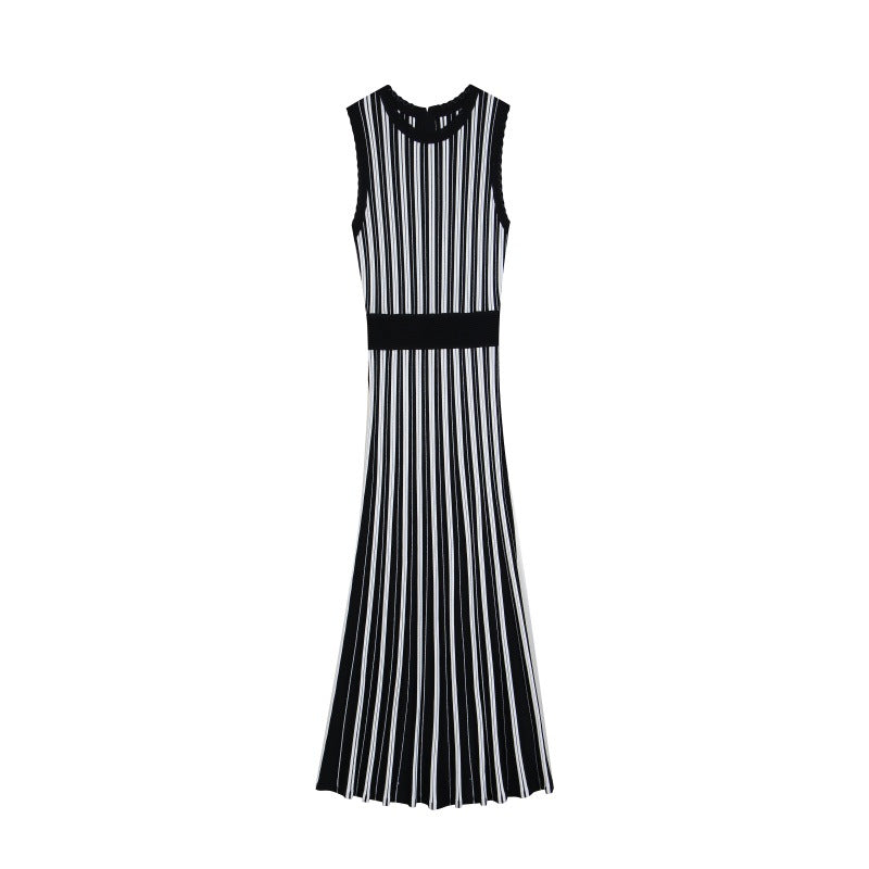 Knitted dress with round neckline, sleeveless and A-line cut, with high-quality black and white stripes