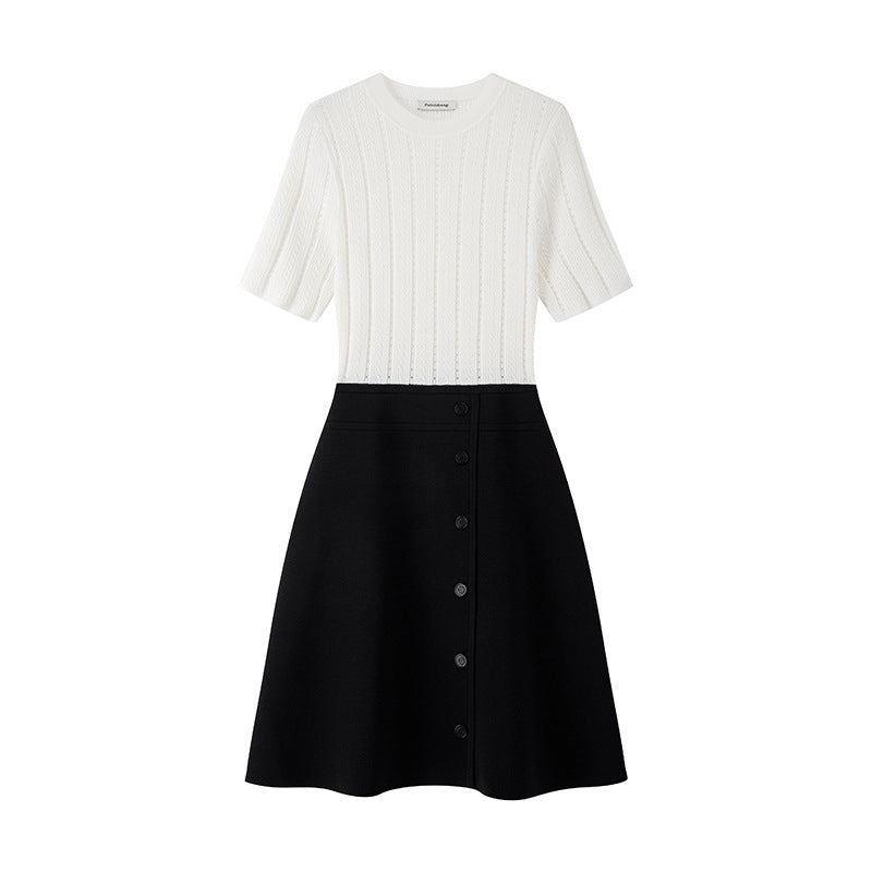 Black and white knit dress with French elegance, featuring a round neckline and high-quality short sleeves