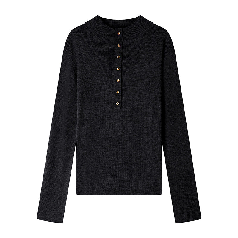 Stylish round-neck sweater with long sleeves and buttons, made from high-quality wool