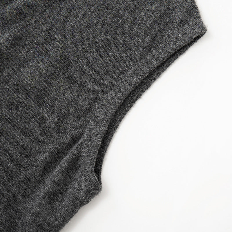Gray sleeveless round-neck cashmere sweater