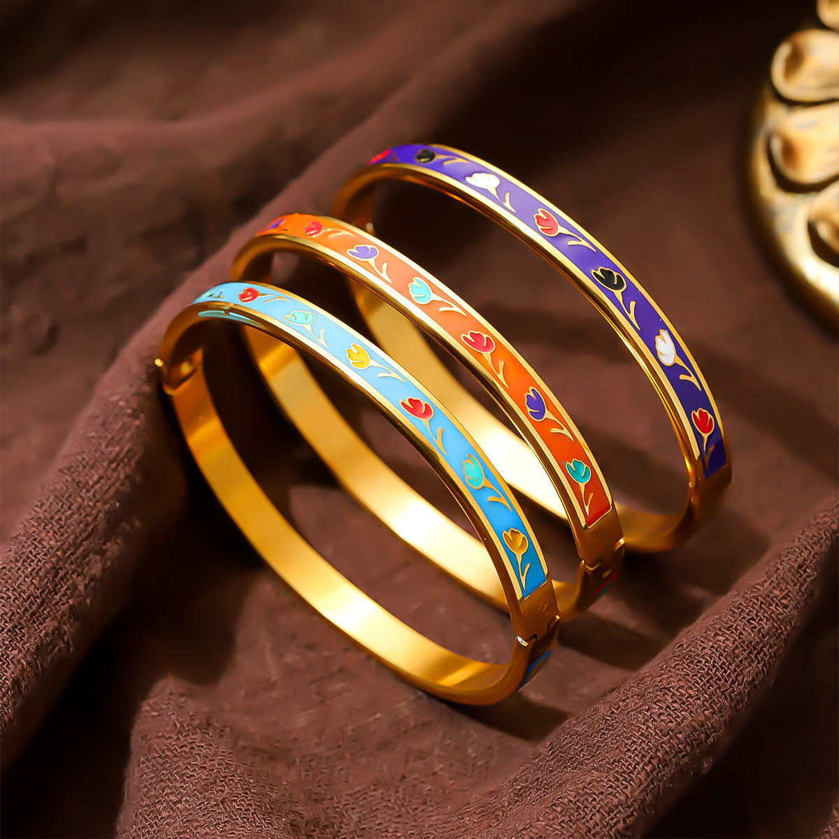 Cross border stainless steel flower bracelet vintage fashion 18k gold drip oil versatile exquisite women's bracelet titanium steel bracelet