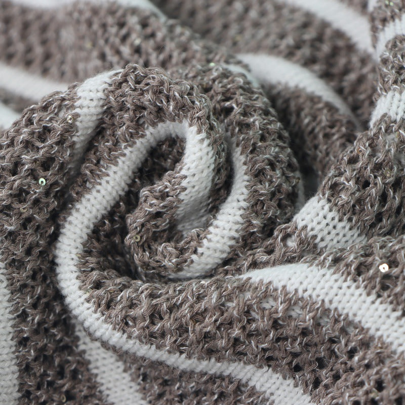 High-quality pullover with round neck, long sleeves, stripes, and drawstring