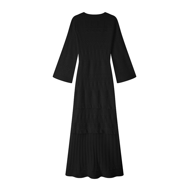 Elegant dress with round neckline, long sleeves, and drawstrings, made from high-quality beach knit fabric