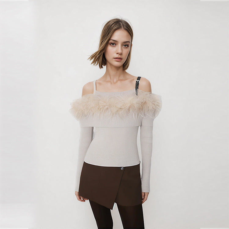 Elegant and sophisticated wool blouse with bare shoulders and high-quality feather knit