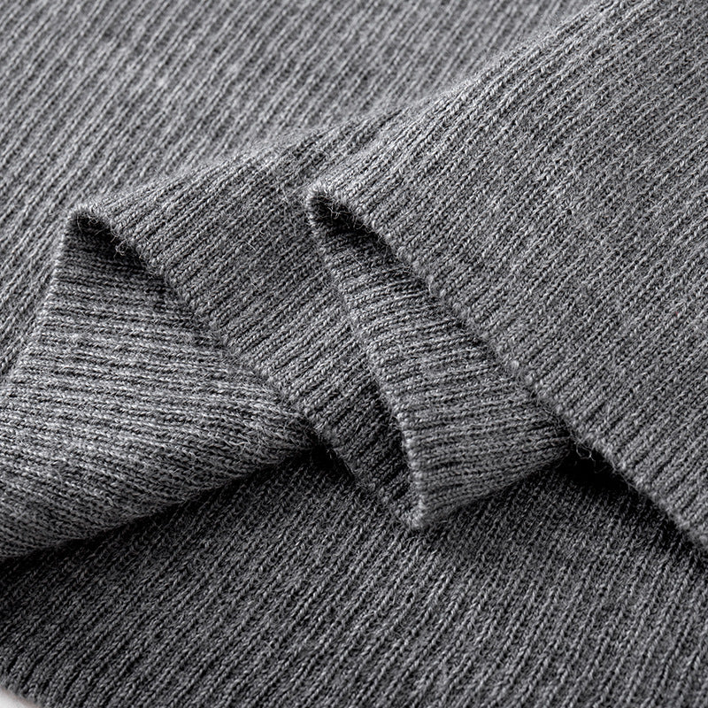 Stylish round-neck sweater with long sleeves and buttons, made from high-quality wool