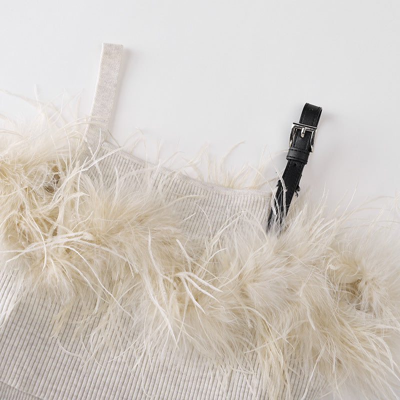 Elegant and sophisticated wool blouse with bare shoulders and high-quality feather knit