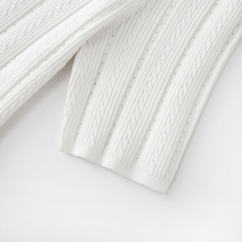 Black and white knit dress with French elegance, featuring a round neckline and high-quality short sleeves