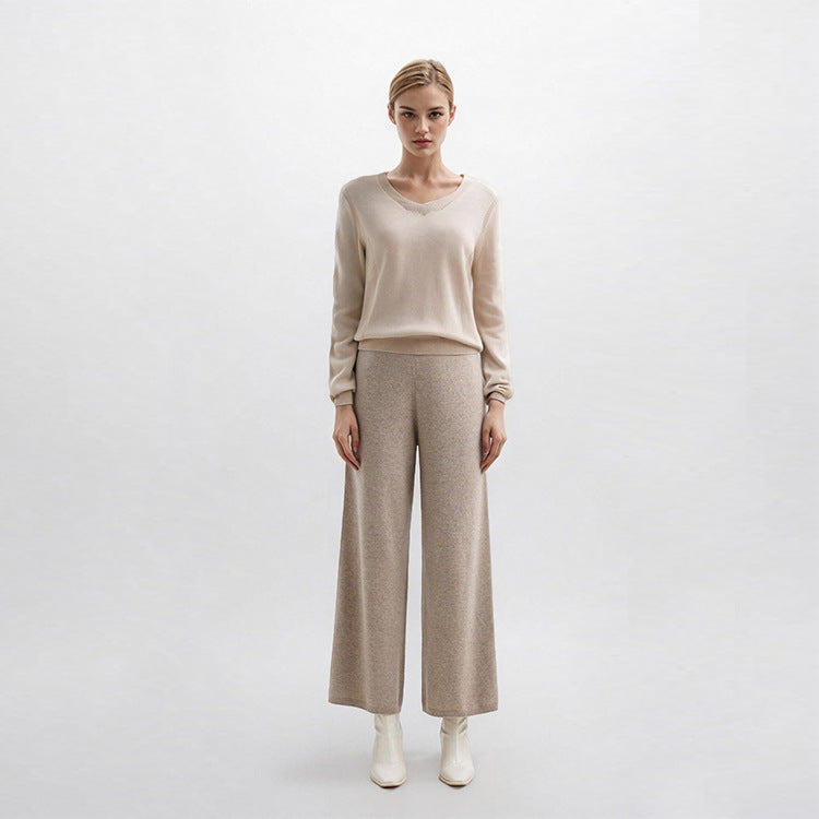 Elegant 100% cashmere sweater with V-neck and long sleeves, high quality