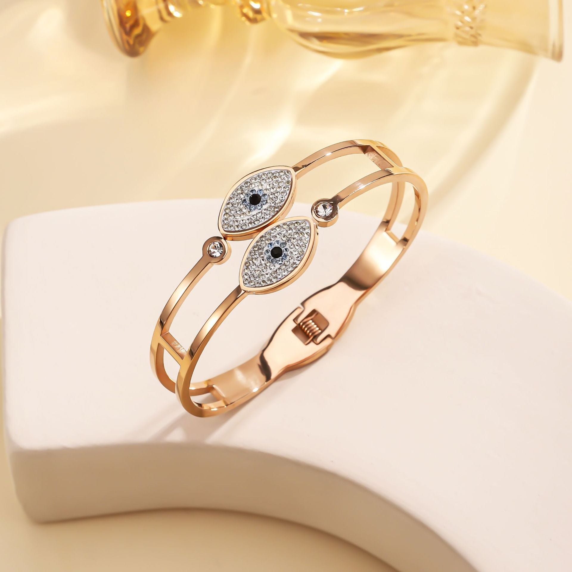 Cross border stainless steel spring bracelet, popular in Europe and America, Devil's Eye bracelet, personalized and high-end, open titanium steel bracelet