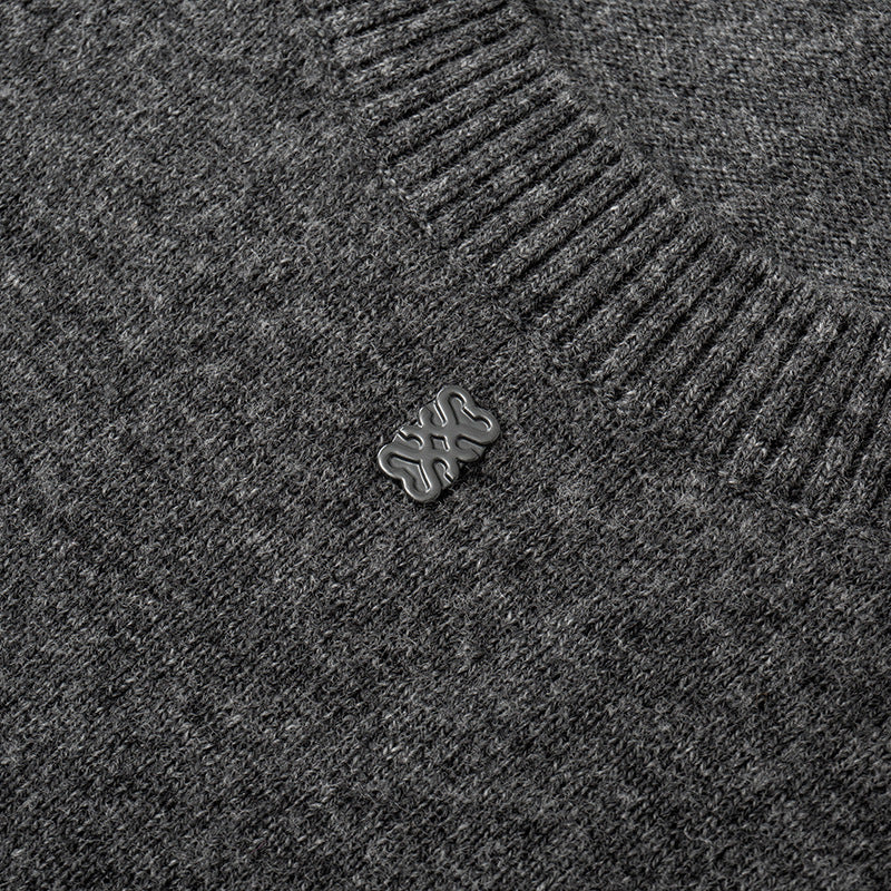 Gray sleeveless round-neck cashmere sweater