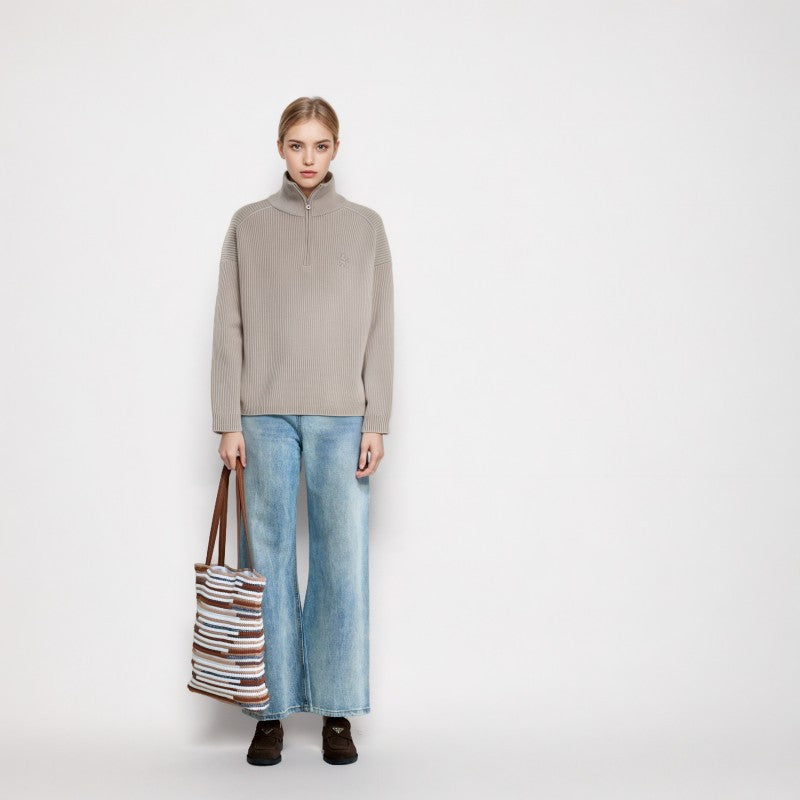 Elegant blouse with high collar and long sleeves, made of wool and cashmere, with embroidery and high quality