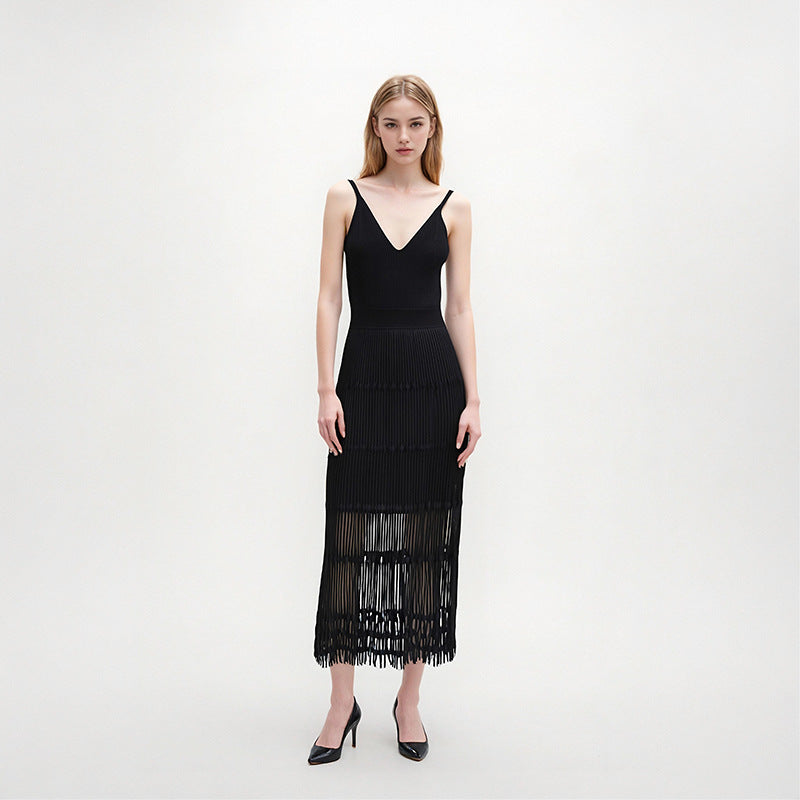 High-quality elegant dress, black, V-neck, sleeveless, with cutout at the neckline and mid-length, in knit fabric