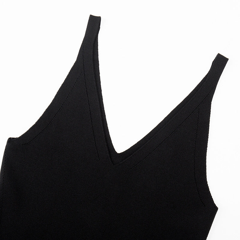 Elegant and sophisticated black knit dress, V-neck, sleeveless, fitted, with lacing and slit, medium length, high quality