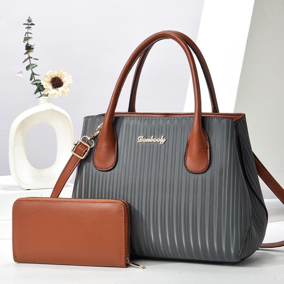 2025 new trendy and stylish large capacity contrasting color middle-aged mother bag, light luxury single shoulder crossbody mother bag, one piece hair replacement