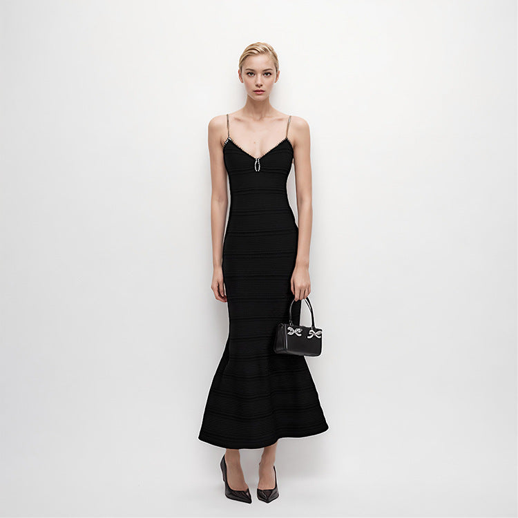 Elegant midi dress in knit fabric, with V-neckline, sleeveless, and high-quality bead embroidery