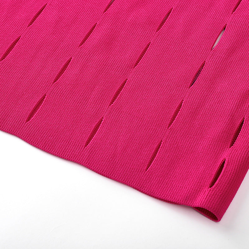 Elegant red pink fitted midi dress in slimming knit fabric, with V-neckline, sleeveless, and high-quality halter neckline