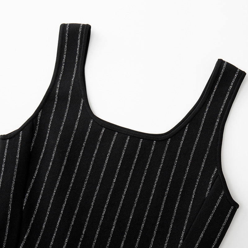 Short sleeveless dress with French elegance, square neckline, defined waist, and high-quality Jacquard knit fabric