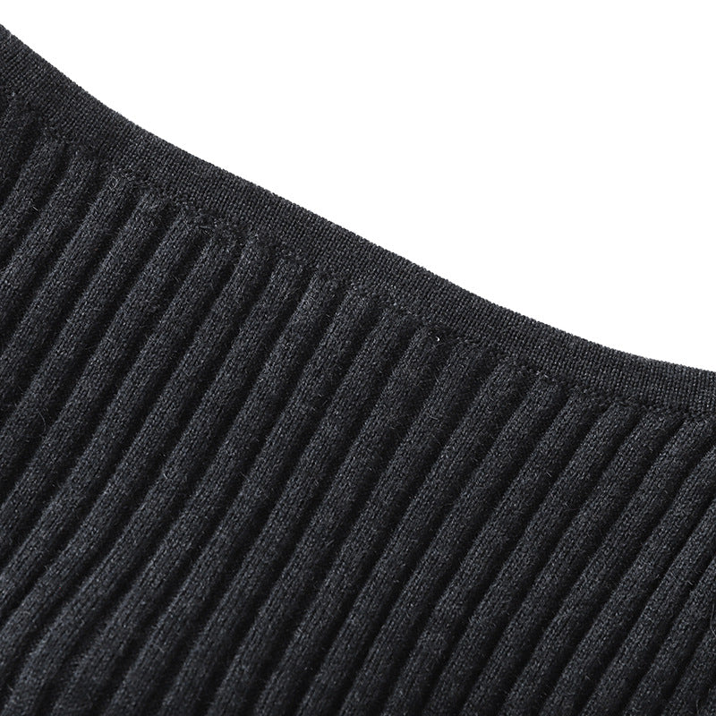 Elegant and sophisticated jacket with round collar, long sleeves, double zipper, and high-quality cotton knit fabric