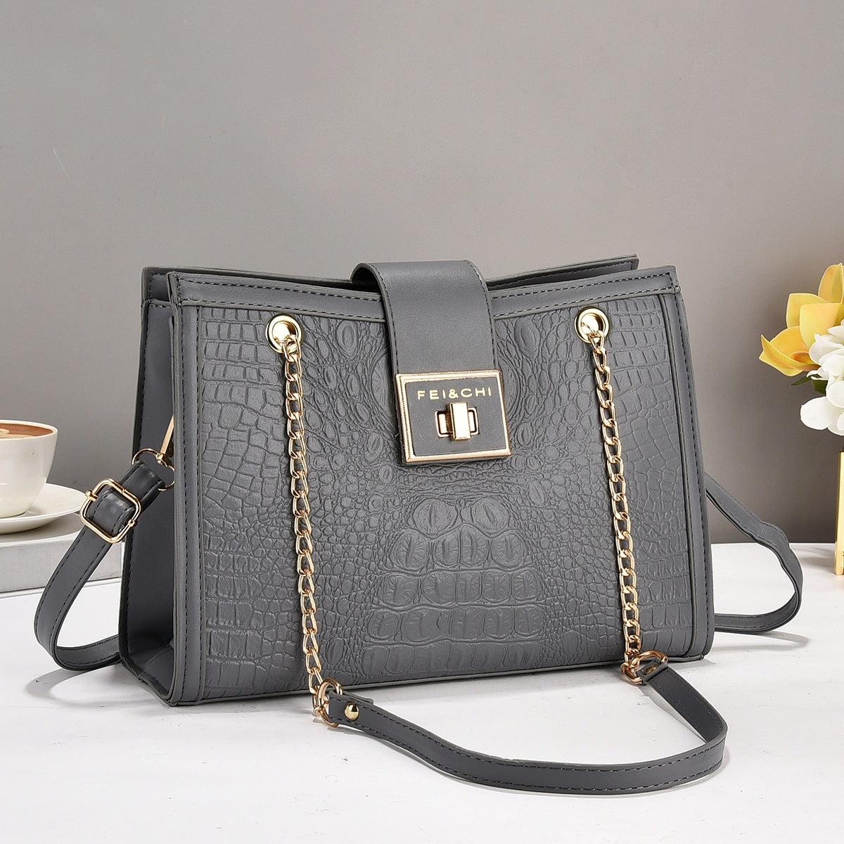 Cross border large bag 2024 new trend, large capacity embossed crocodile pattern single shoulder handbag, simple tote bag for women