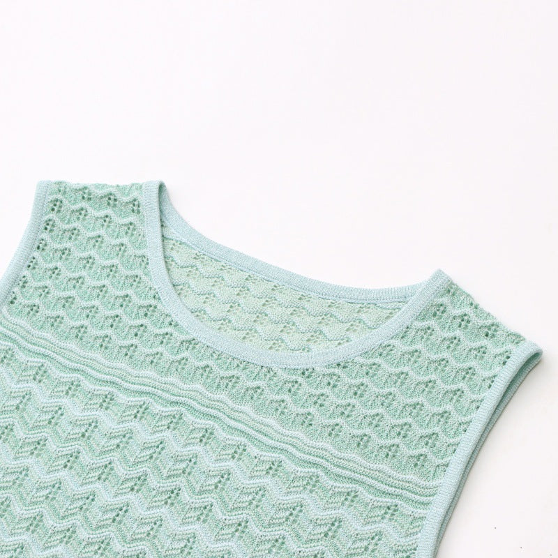 Set of French tank top with wavy stripes and high-quality high-waisted knit skirt