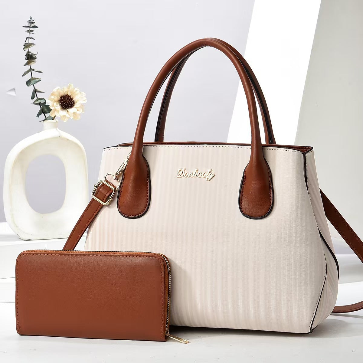 2025 new trendy and stylish large capacity contrasting color middle-aged mother bag, light luxury single shoulder crossbody mother bag, one piece hair replacement