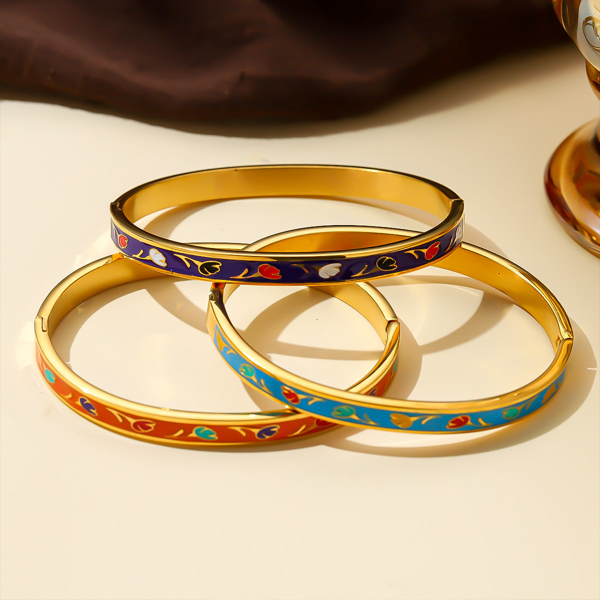 Cross border stainless steel flower bracelet vintage fashion 18k gold drip oil versatile exquisite women's bracelet titanium steel bracelet