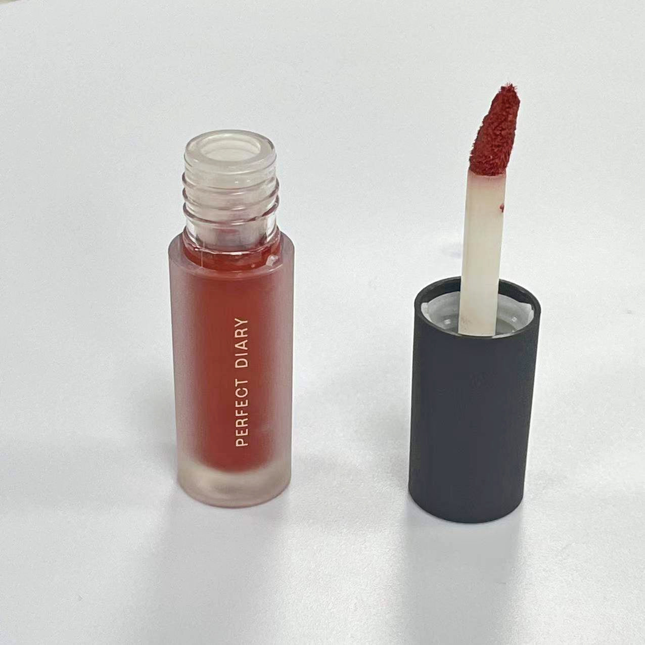 Mini lip gloss in case